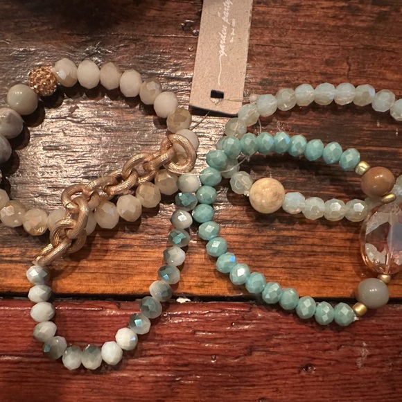 Beautiful set of 4 stone beaded bracelets NWT - Picture 2 of 5